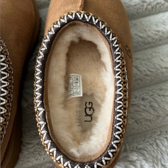 NWOT UGG Tasman II
Chestnut
Classic Slip On Slipper Clog
Size US 5 UK 3 EU 36 - Picture 5 of 8